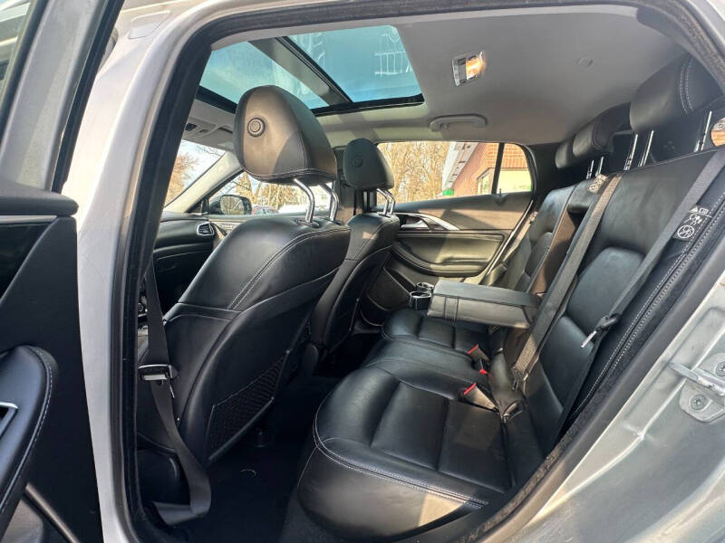 2017 Infiniti QX30 Premium