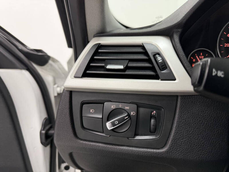 2017 BMW 3 Series 320i