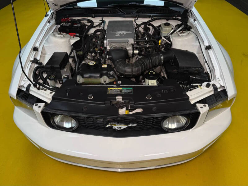 2005 Ford Mustang GT Deluxe