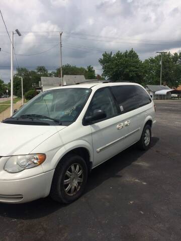 2007 Chrysler Town and Country for sale at Mike Hunter Auto Sales in Terre Haute IN