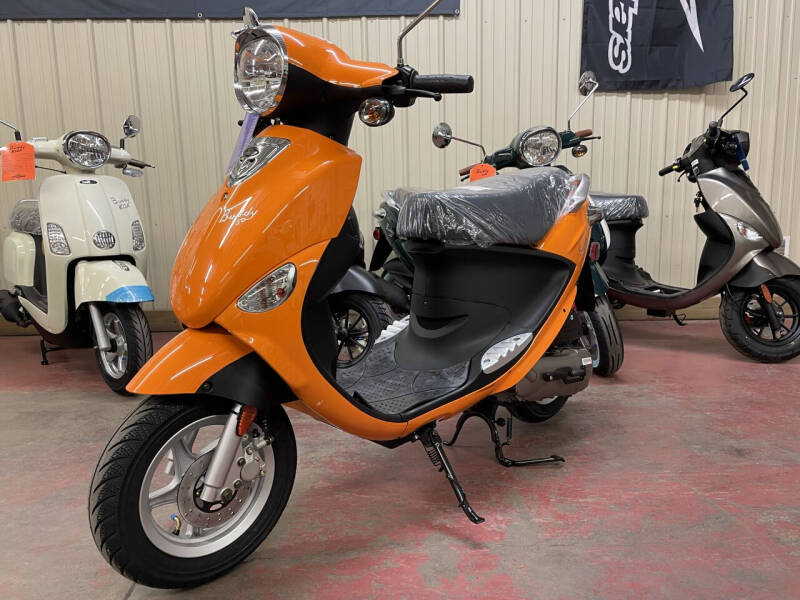 2024 Genuine Scooter Company Buddy 50 for sale at SIEGFRIEDS MOTORWERX LLC in Lebanon PA