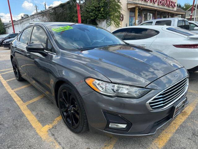 2019 Ford Fusion SE's photo