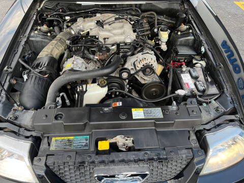 2004 Ford Mustang Deluxe