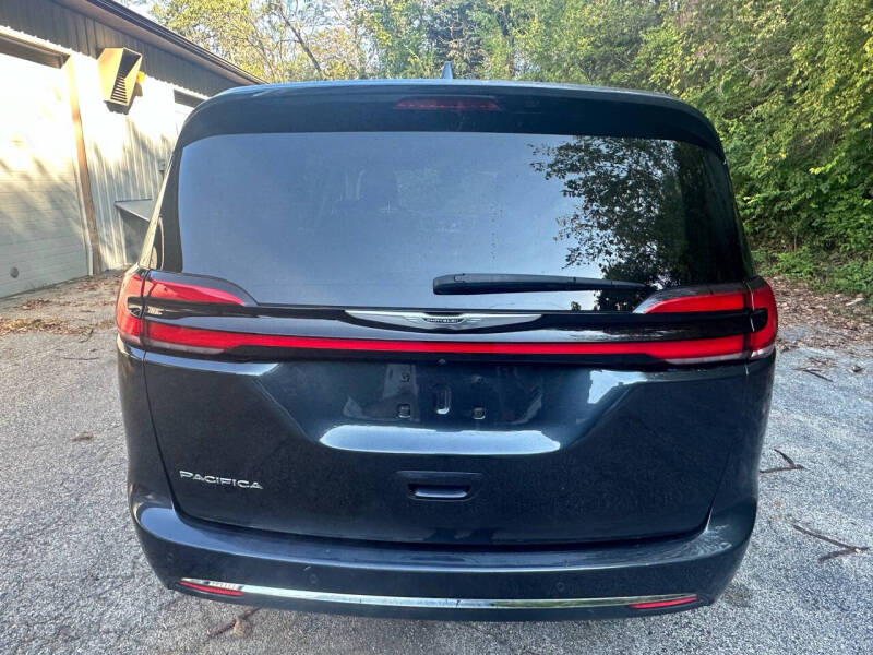 2021 Chrysler Pacifica Touring photo 12