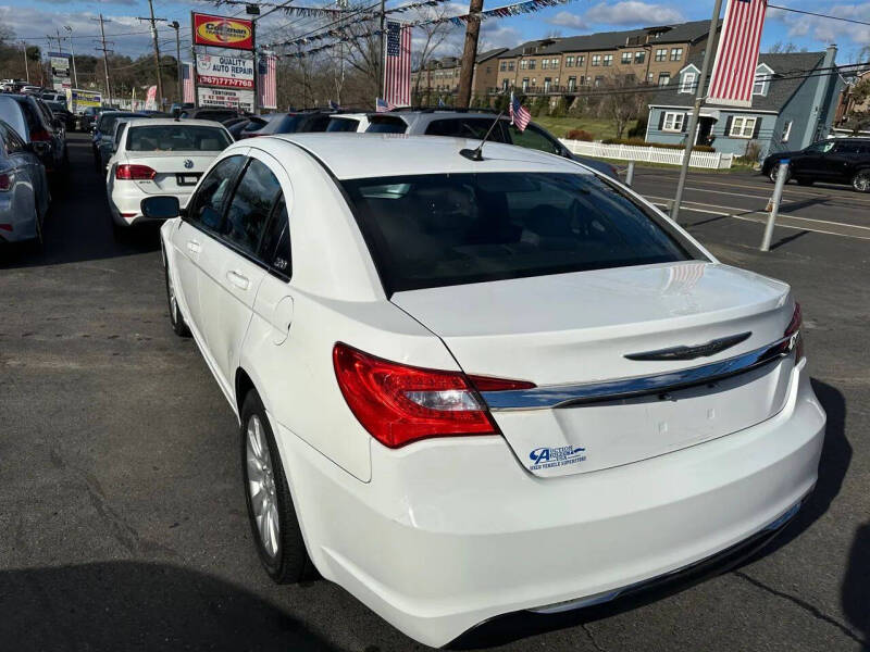 2014 Chrysler 200 LX