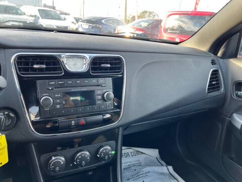 2012 Chrysler 200 Touring