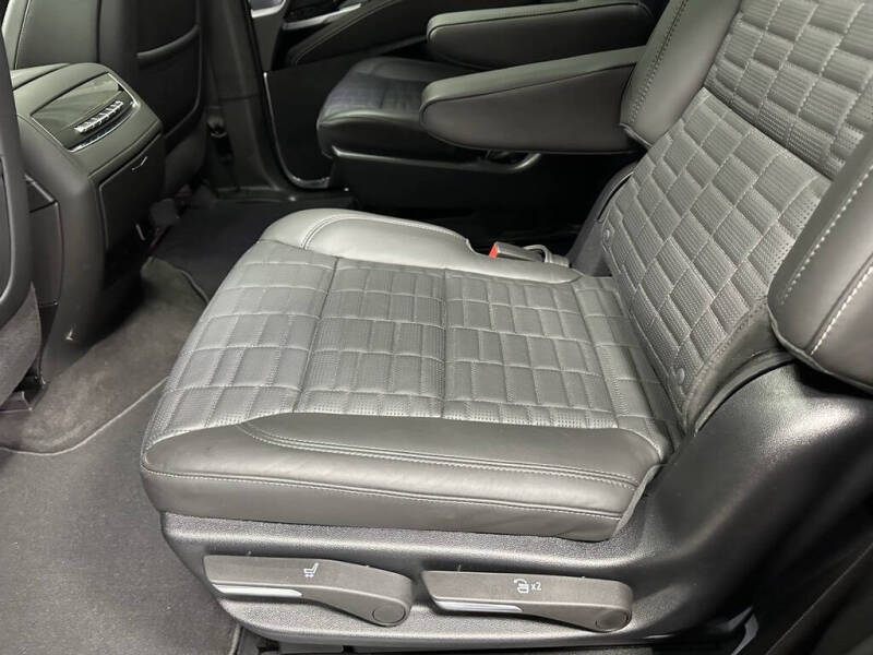 2025 Cadillac Escalade-V