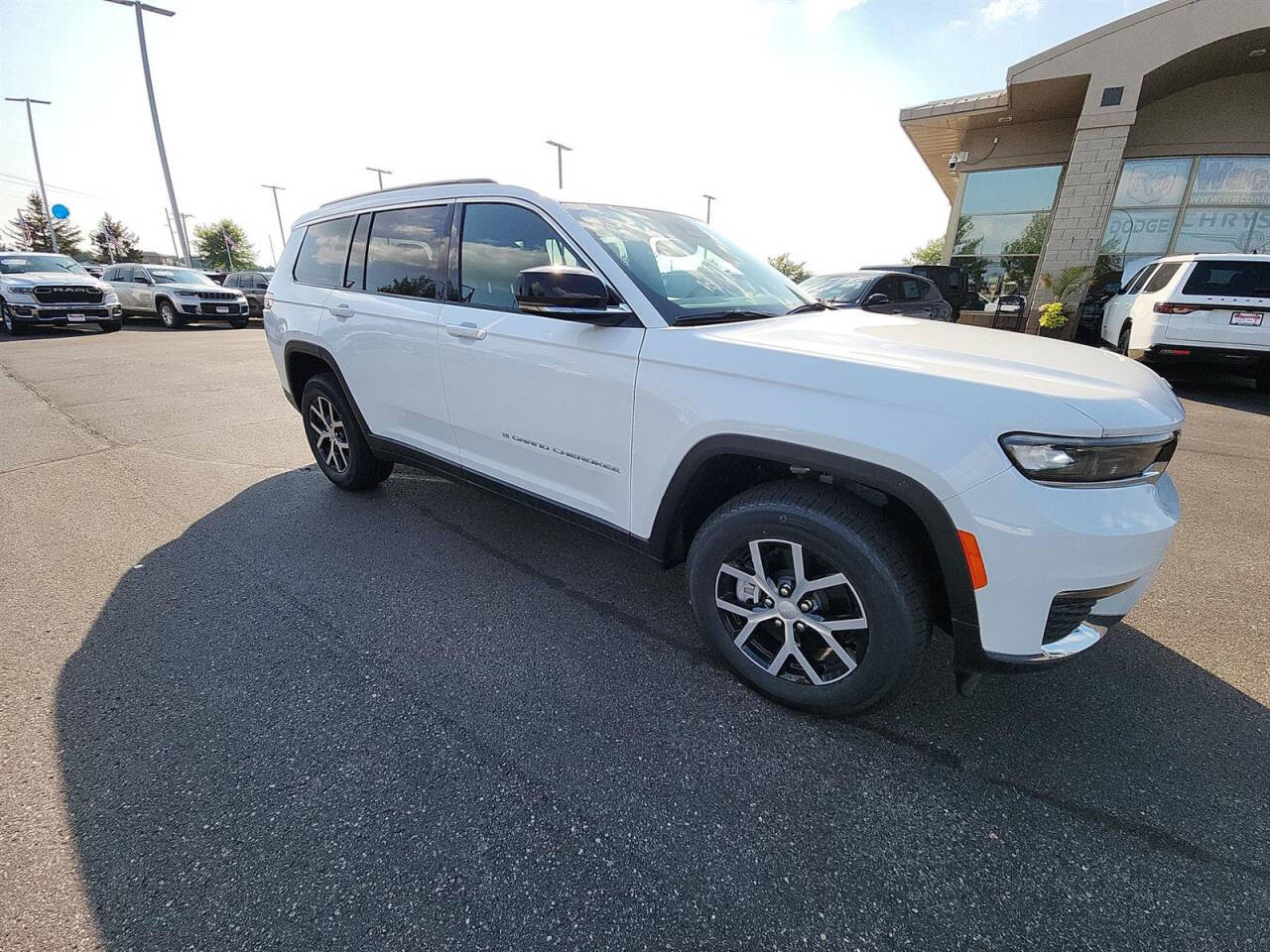 2024 Jeep Grand Cherokee L for sale at Victoria Auto Sales in Victoria, MN