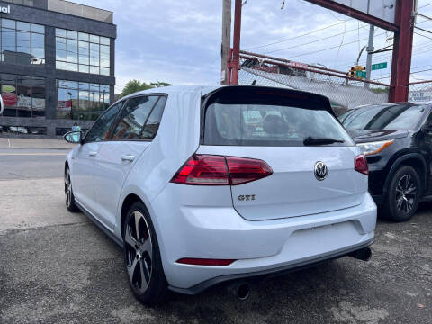 2018 Volkswagen Golf GTI S