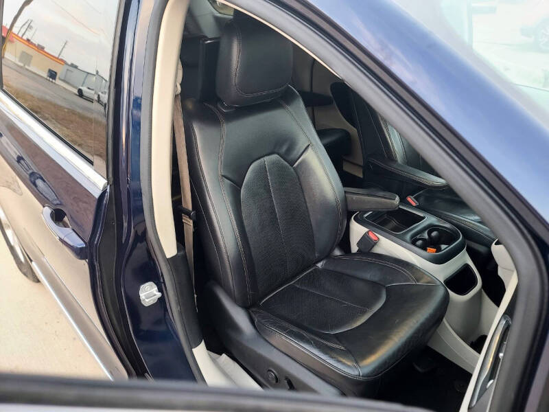 2017 Chrysler Pacifica Touring-L Plus