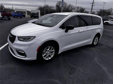 2025 Chrysler Pacifica Select