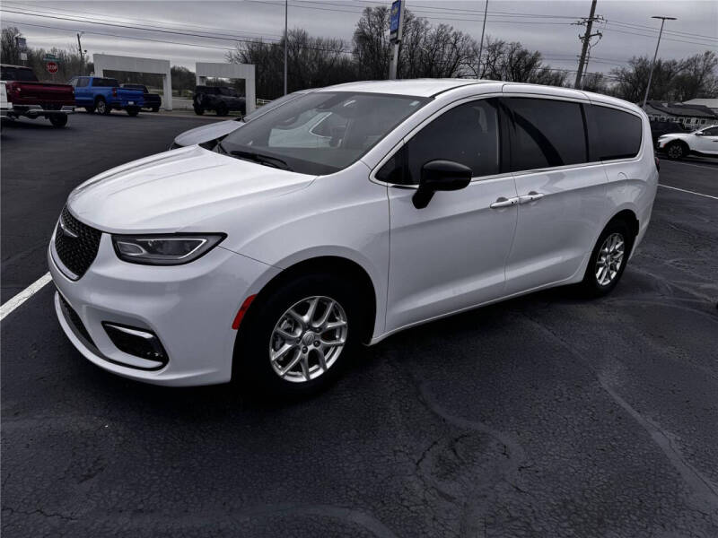 2025 Chrysler Pacifica Select