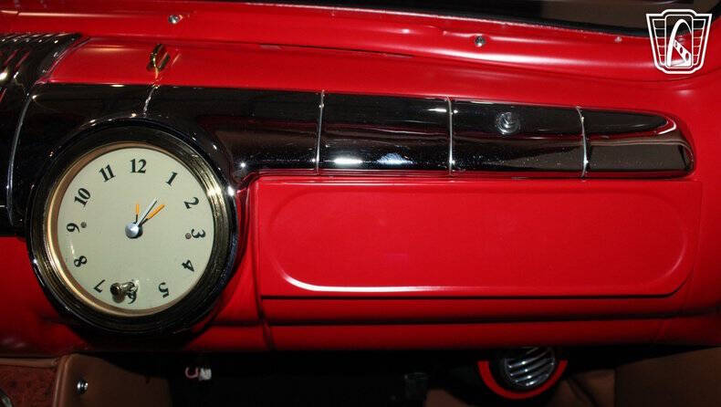 1948 Ford Deluxe
