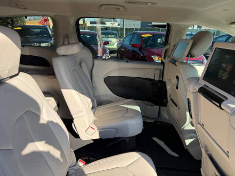 2017 Chrysler Pacifica Touring-L Plus