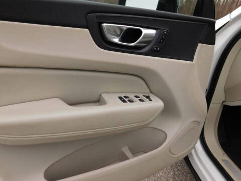 2024 Volvo XC60 B5 Core Dark Theme