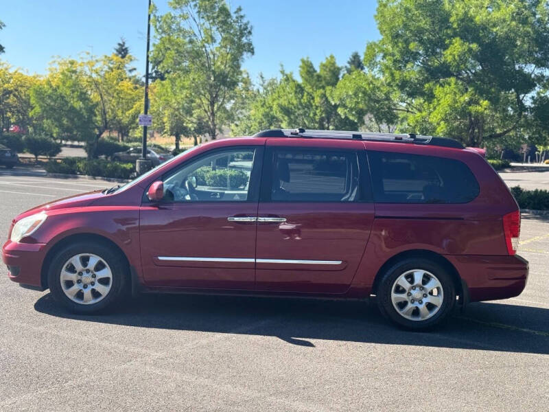 2008 Hyundai Entourage GLS