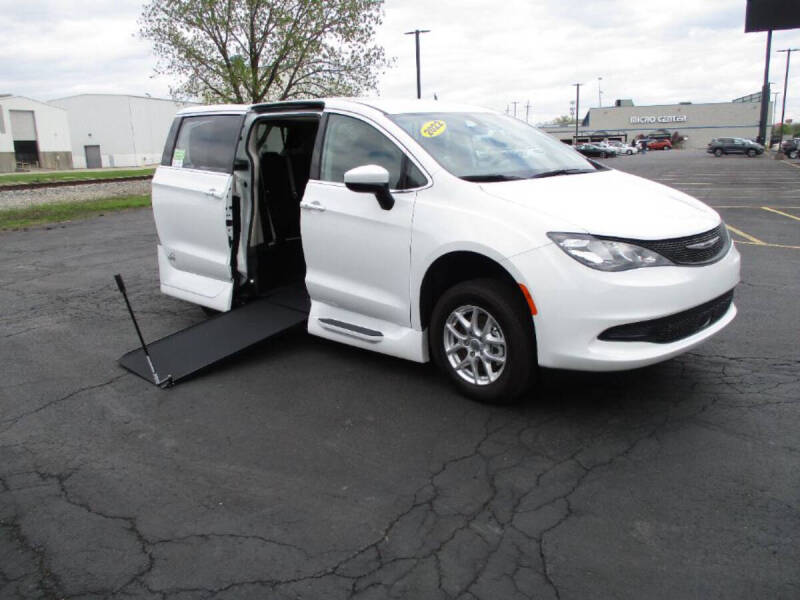 2022 Chrysler Voyager LX