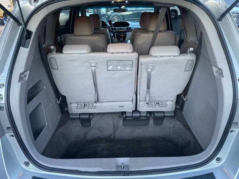 2012 Honda Odyssey null photo 16