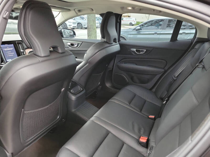 2024 Volvo S60 Recharge T8 Plus Dark Theme