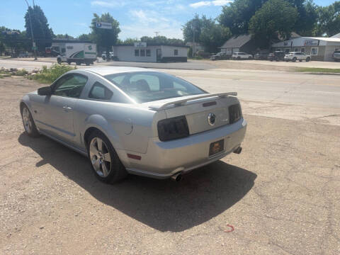 2005 Ford Mustang GT Deluxe