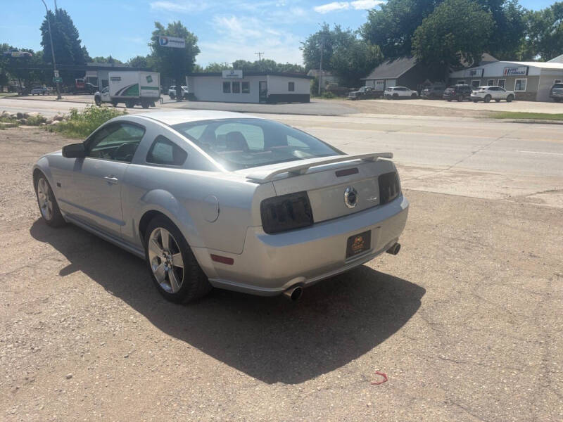 2005 Ford Mustang GT Deluxe