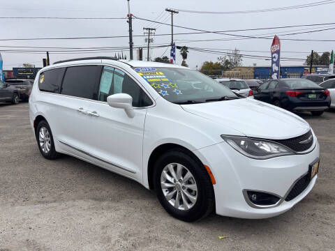 2017 Chrysler Pacifica Touring Plus
