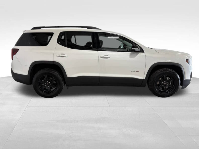 2022 GMC Acadia AT4