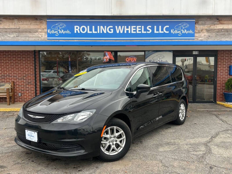 2022 Chrysler Voyager LX's photo