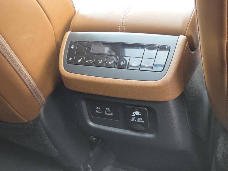 2023 Nissan Pathfinder Platinum