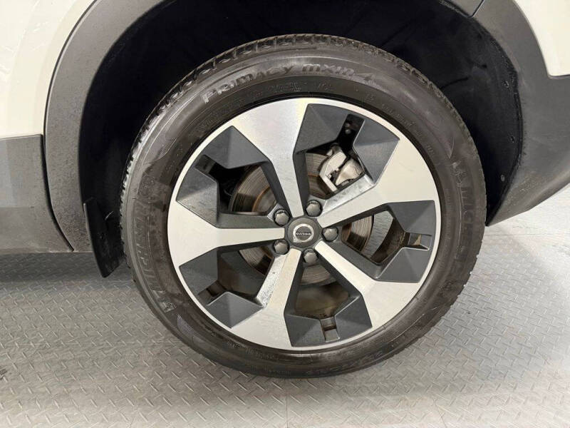 2024 Volvo XC40 B5 Plus Bright Theme