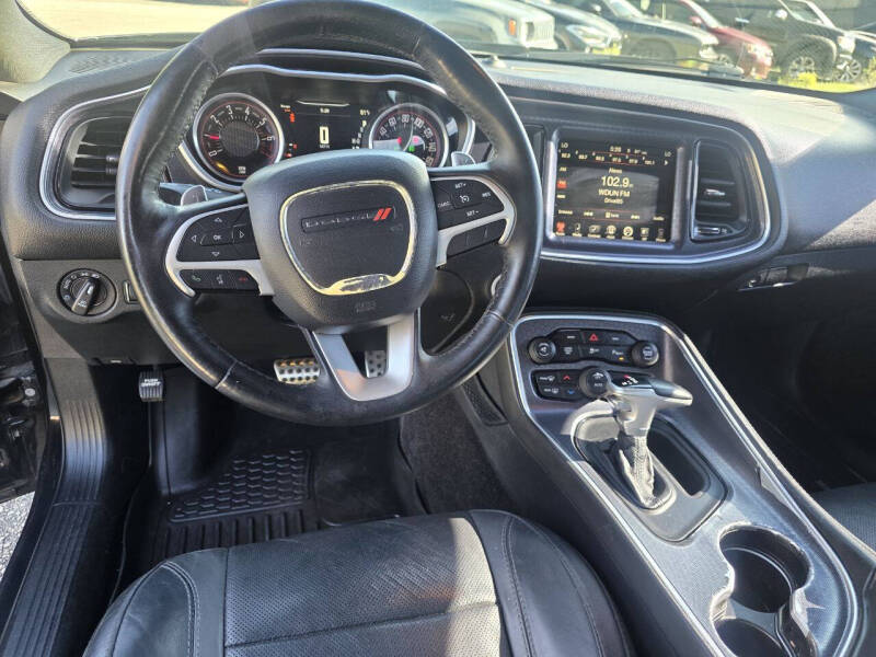 2016 Dodge Challenger SXT Plus