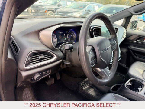 2025 Chrysler Pacifica Select