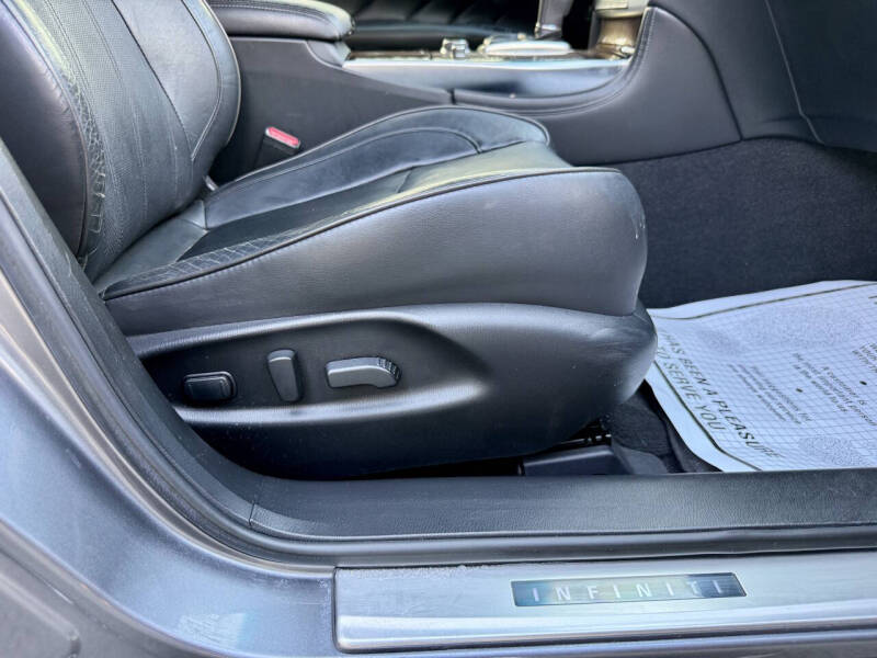 2015 Infiniti Q70 3.7