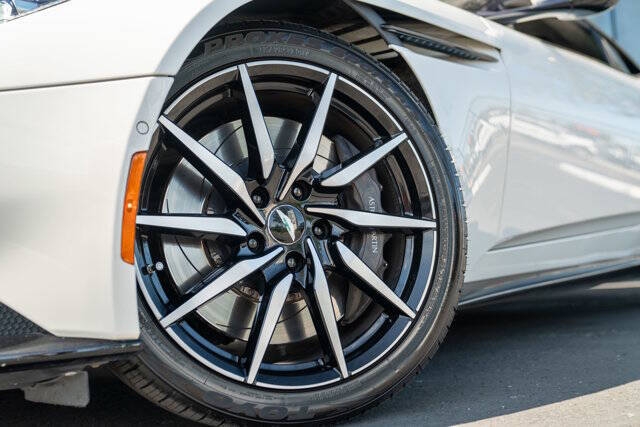 2019 Aston Martin DB11 31