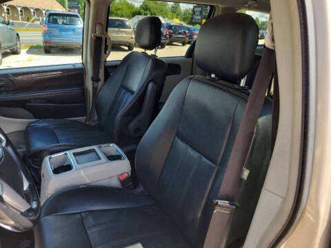 2014 Chrysler Town and Country Touring