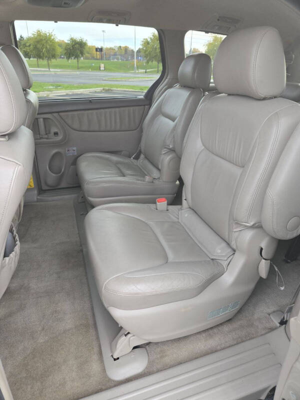 2005 Toyota Sienna XLE 7 Passenger