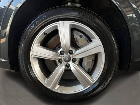 2019 Audi e-tron quattro Premium Plus