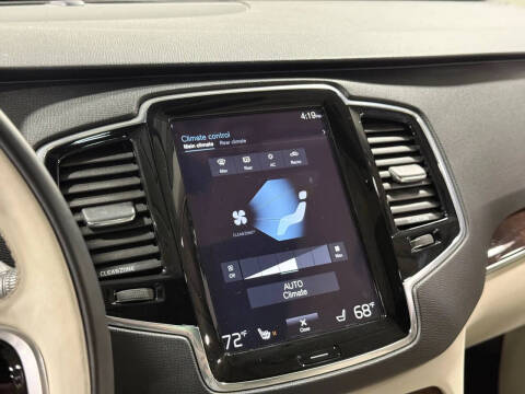 2016 Volvo XC90 T6 Momentum