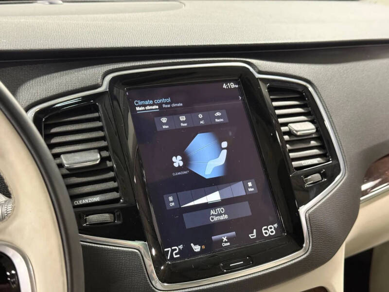 2016 Volvo XC90 T6 Momentum