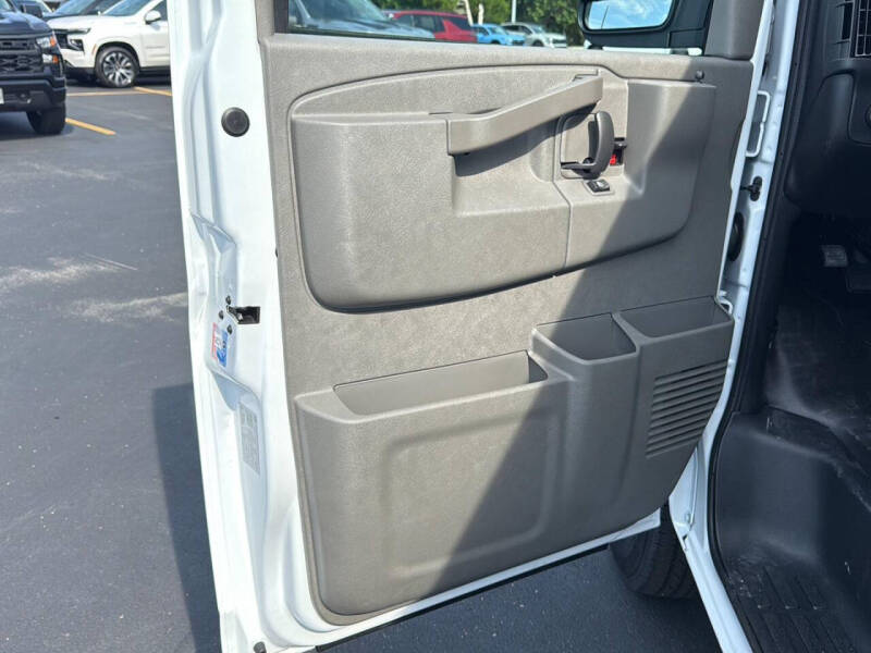 2025 Chevrolet Express 2500