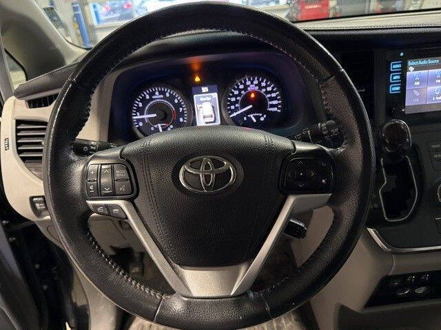 2017 Toyota Sienna XLE Premium 8-Passenger