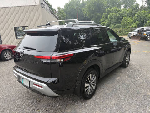 2023 Nissan Pathfinder SL