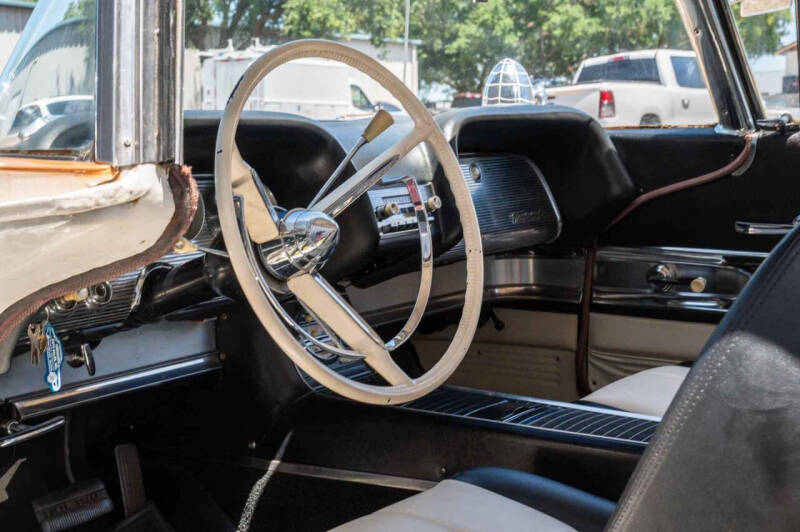 1960 Ford Thunderbird