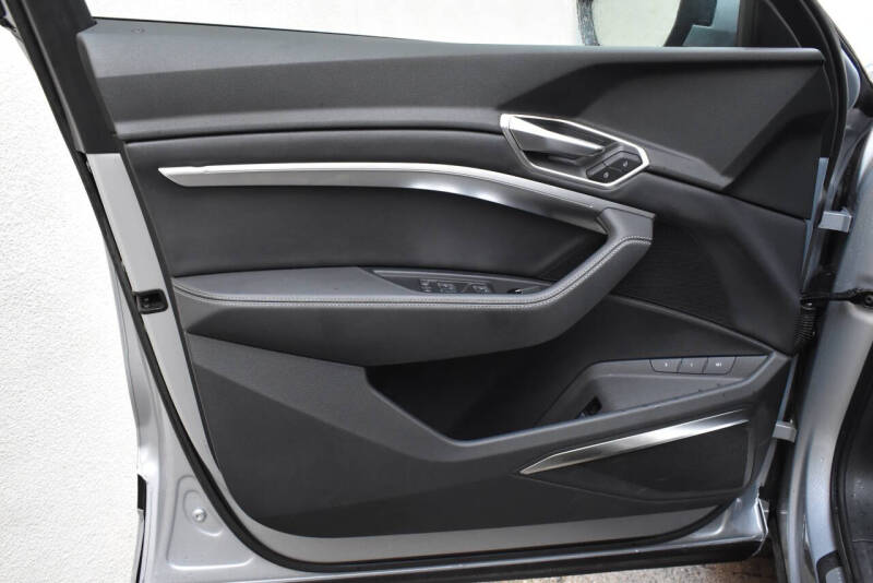 2021 Audi e-tron quattro Premium Plus