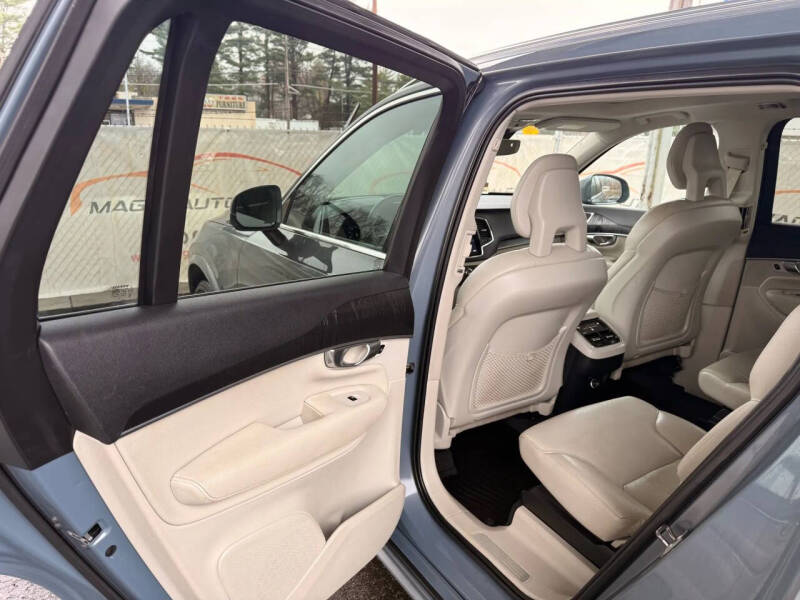 2020 Volvo XC90 T6 Momentum 6-Passenger