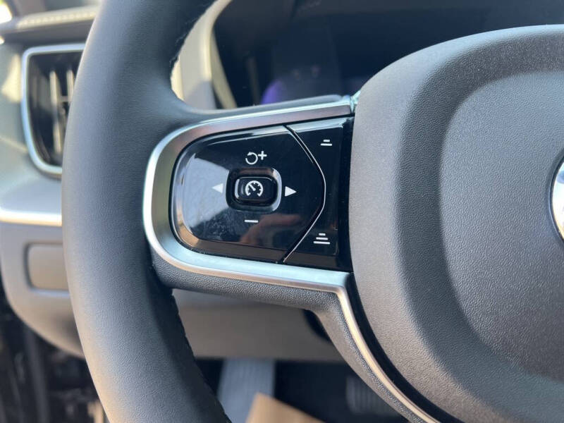 2024 Volvo XC60 Recharge T8 Ultimate Black Edition