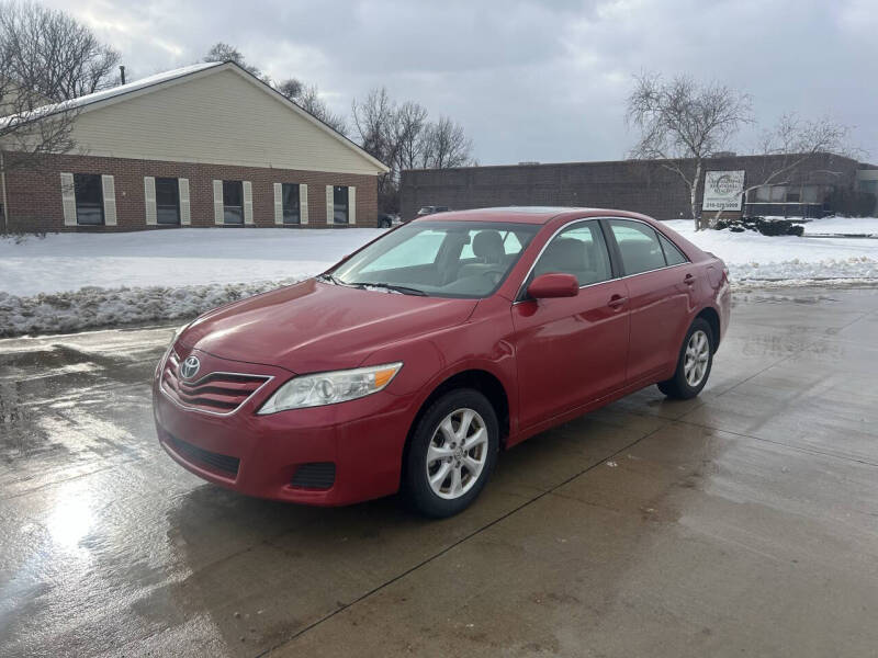 2010 Toyota Camry LE's photo