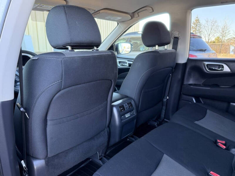 2017 Nissan Pathfinder SV