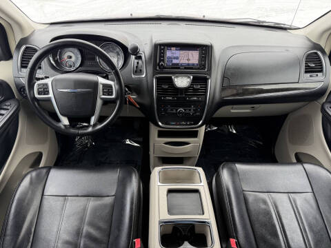 2013 Chrysler Town and Country Touring