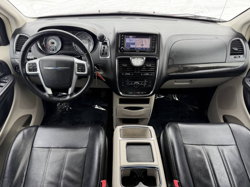 2013 Chrysler Town and Country Touring